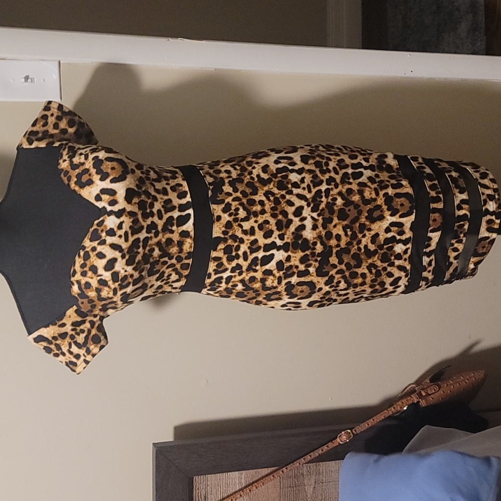 Zip up back Leopard dress see thru rings in waist and at the bottom see pics M